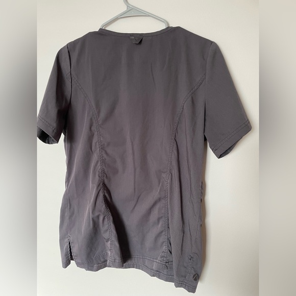 Adar women’s gray scrub top size medium. Preowned good condition. - Picture 4 of 4